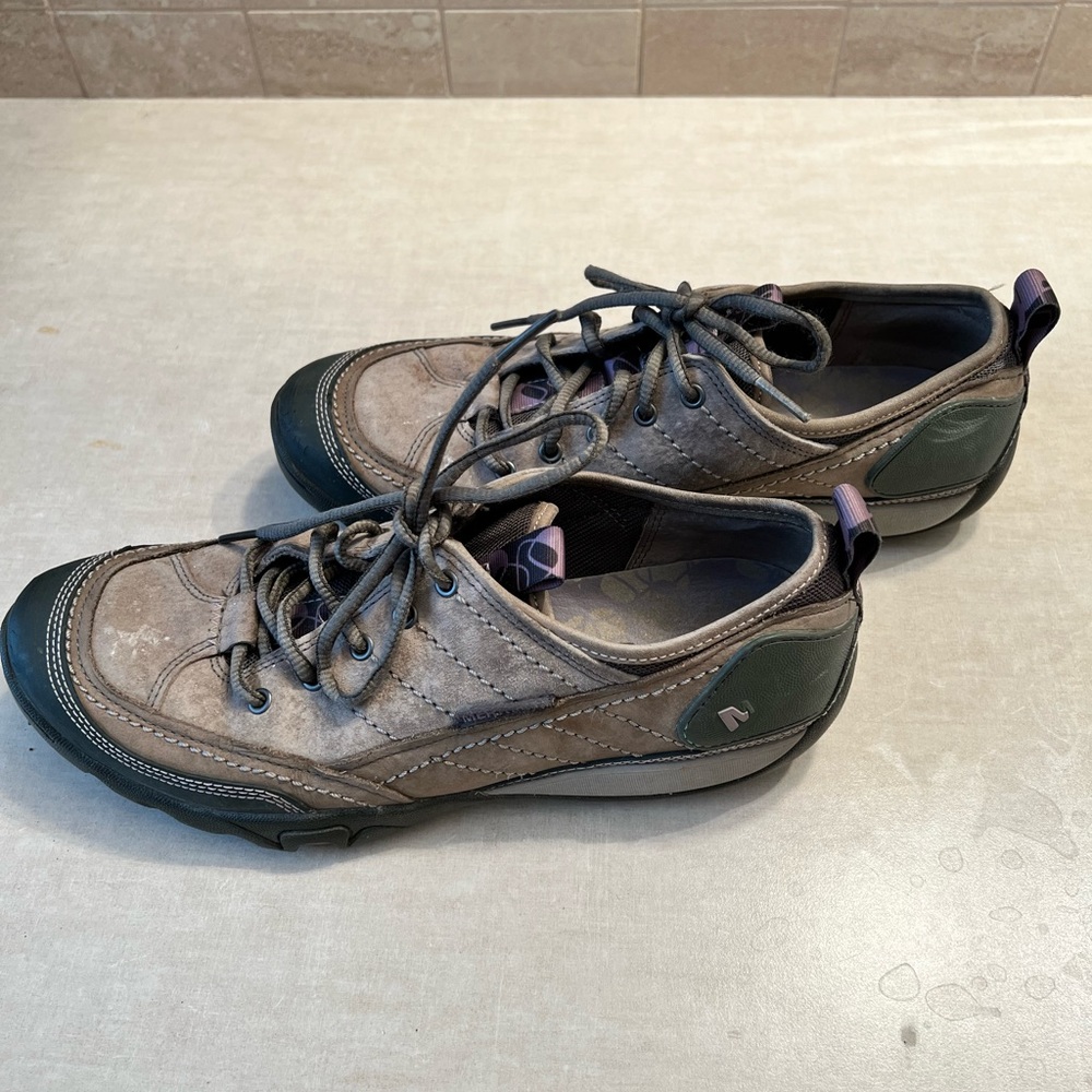 Merrell Comfort Shoes - Picture 2 of 9